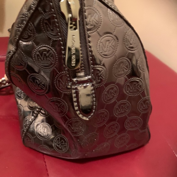 Michael Kors Handbag. GUC - Picture 2 of 10